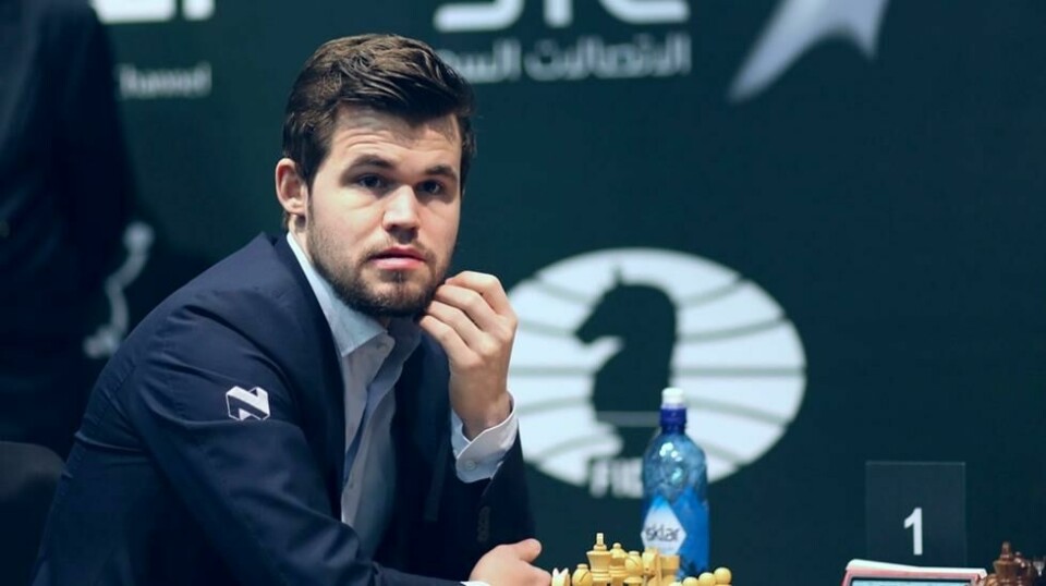 Magnus Carlsen ble verdensmester i lynsjakk lørdag. Foto: Anastasia Karlovitsj / FIDE / NTB scanpix