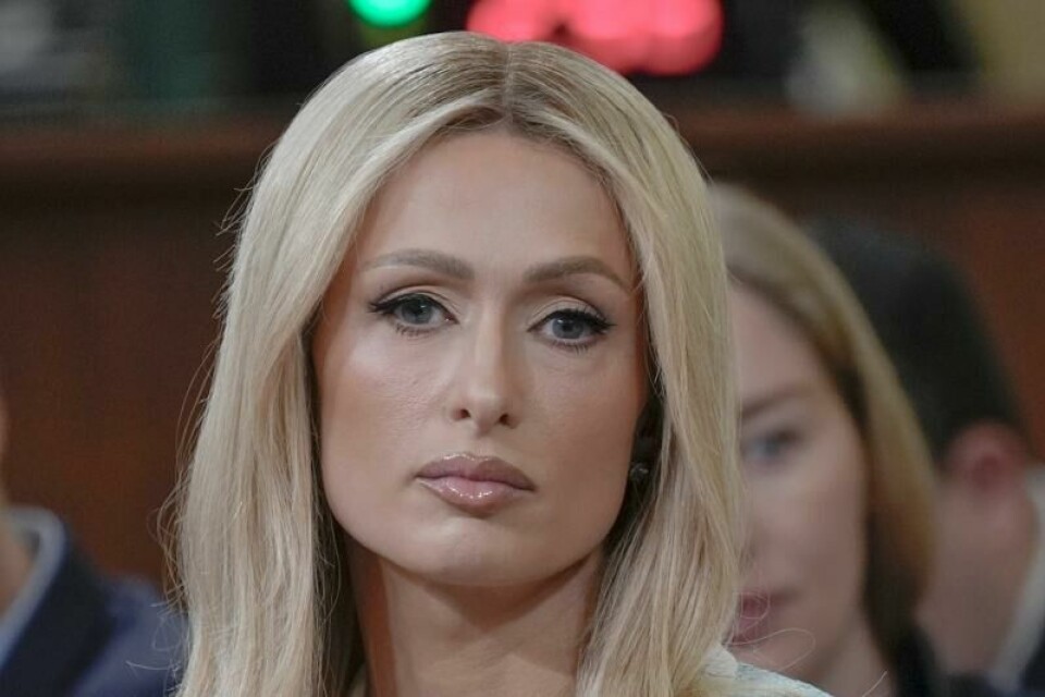 Paris Hilton sier hun er knust etter å ha mistet hjemmet sitt. Paris Hilton sier hun er knust etter å ha mistet hjemmet sitt. Foto: Mariam Zuhaib / AP / NTB