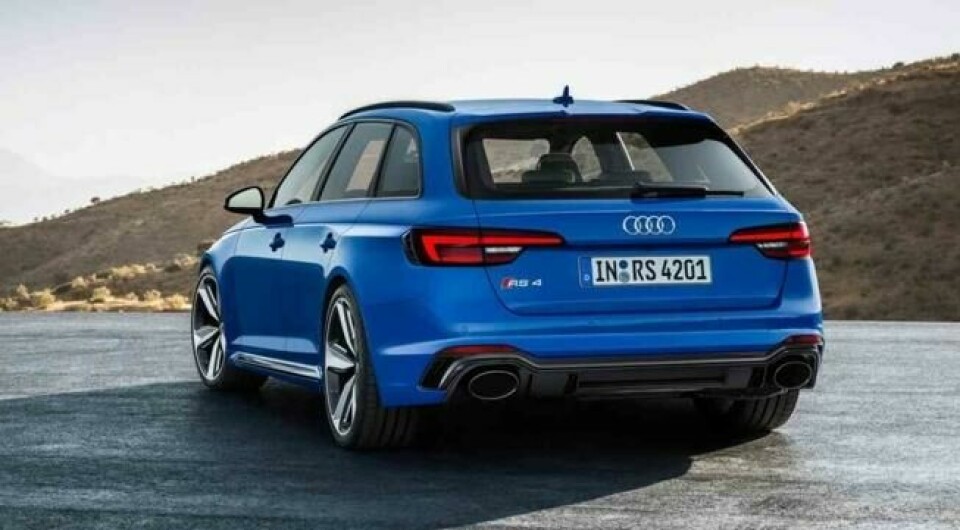 Audi har valgt å gjeninnføre blåfargen vi kjenner igjen fra første generasjon RS 4. Audi har valgt å gjeninnføre blåfargen vi kjenner igjen fra første generasjon RS 4.