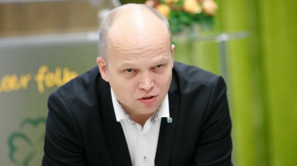 – Vi stemmer for alle de fire forslagene til Arbeiderpartiet, sier Sp-leder Trygve Slagsvold Vedum, som dermed sikret flertall for at unge, afghanske asylsøkere skal få sin søknad vurdert på nytt.
