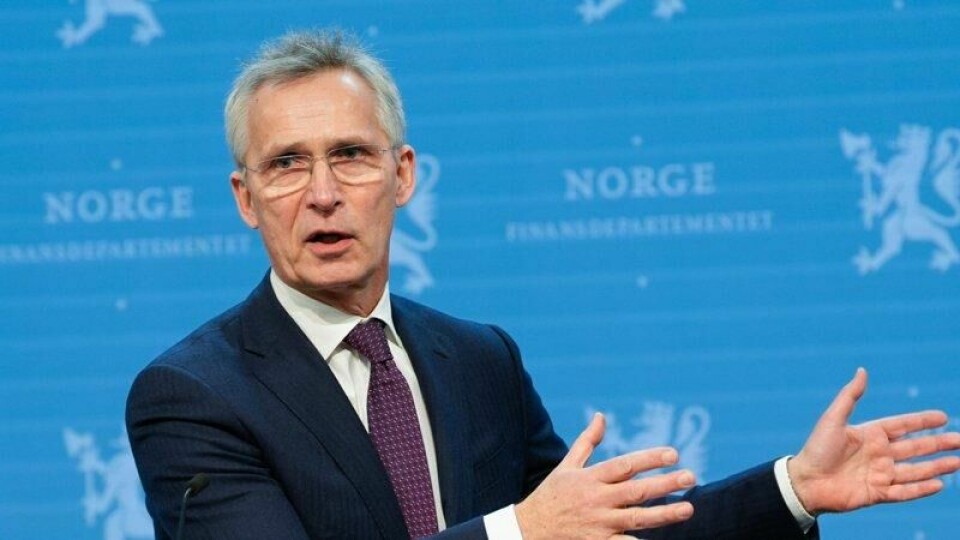 Norges Banks mandat for pengepolitikken skal evalueres, sier finansminister Jens Stoltenberg (Ap).