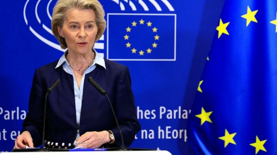 EU-parlamentet krever at EU-kommisjonens president Ursula von der Leyen omgjør utnevnelsen av en partifelle til en godt betalt stilling. Foto: AP / NTB