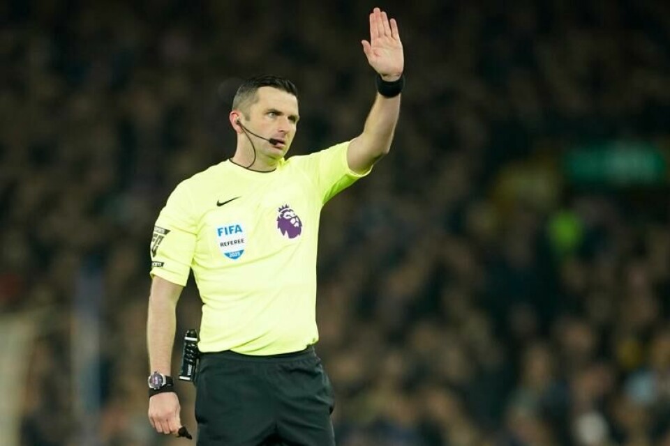 Michael Oliver og resten av dommerstaben i Premier League får mer hjelp med innføringen av den nye offsideteknologien.