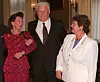 Boris Jeltsin i et muntert øyeblikk, med dronning Sonja i den ene armen og daværende statsminister Gro Harlem Brundtland i den andre, under den russiske presidentens besøk i Oslo i mars 1996.– Bringebær med fløte! utbrøt presidenten. Foto: Bjørn Sigurdsøn / NTB