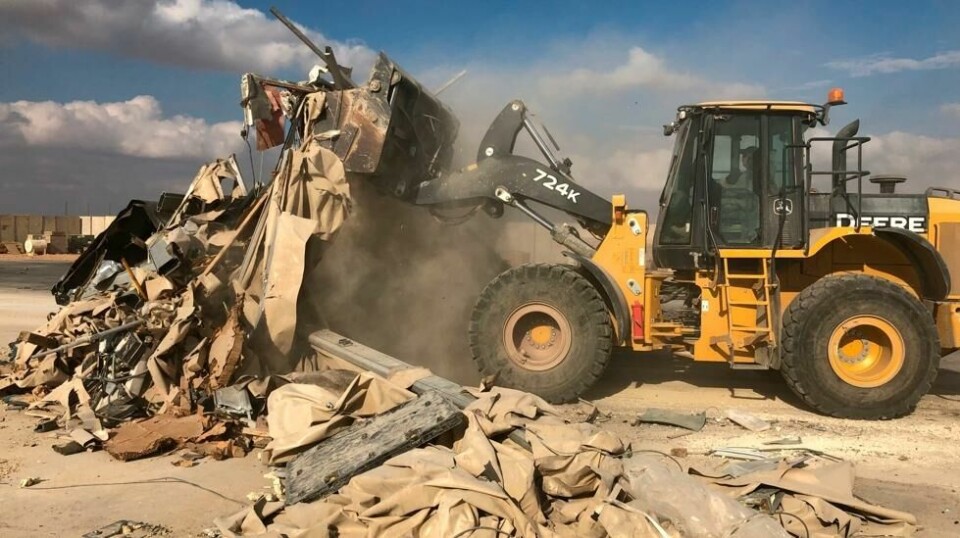 IRAN-RAKETTENE: En bulldozer rydder opp i ruinene etter at Ain al-Asad-basen i Irak der blant annet norske soldater er stasjonert, ble rammet av raketter fra Iran 13. januar etter USAs attentat mot den iranske generalen Qassem Soleimani.