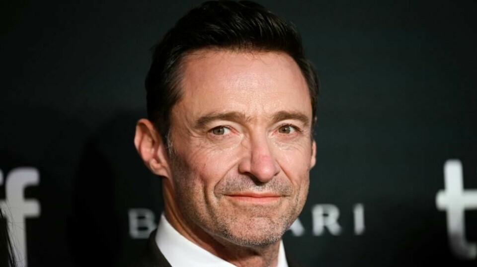 Skuespiller Hugh Jackman går ut i sosiale medier og oppfordrer folk til å bruke solkrem etter å ha måttet fjerne hudkreft flere ganger.