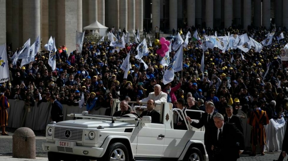 Pave Frans skal delta på G7-møtet i Puglia i juni for å debattere KI. Det er første gang en pave deltar på et slikt møte, sier statsminister Giorgia Meloni. Foto: Alessandra Tarantino / AP / NTB