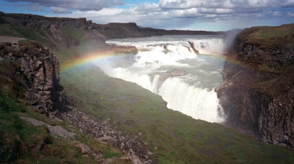 Gullfoss er en fredet foss i den sørvestlige delen av Island, 120 kilometer nordøst for Reykjavík. Fossen dannes av elva Hvítá og har en høyde på 32 meter, fordelt på to fall. (AP Photo/Suzanne Plunkett)