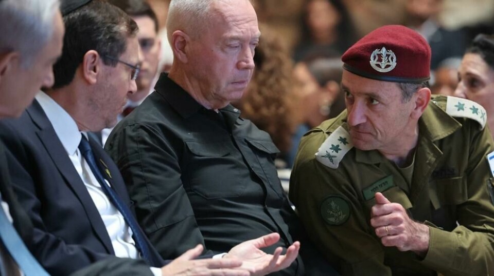 Den israelske forsvarssjefen Herzl Halevi har antydet at bakkestyrker forberedes til angrep. Her er han sammen med Israels forsvarsminister Yoav Galant og president Isaac Herzog.