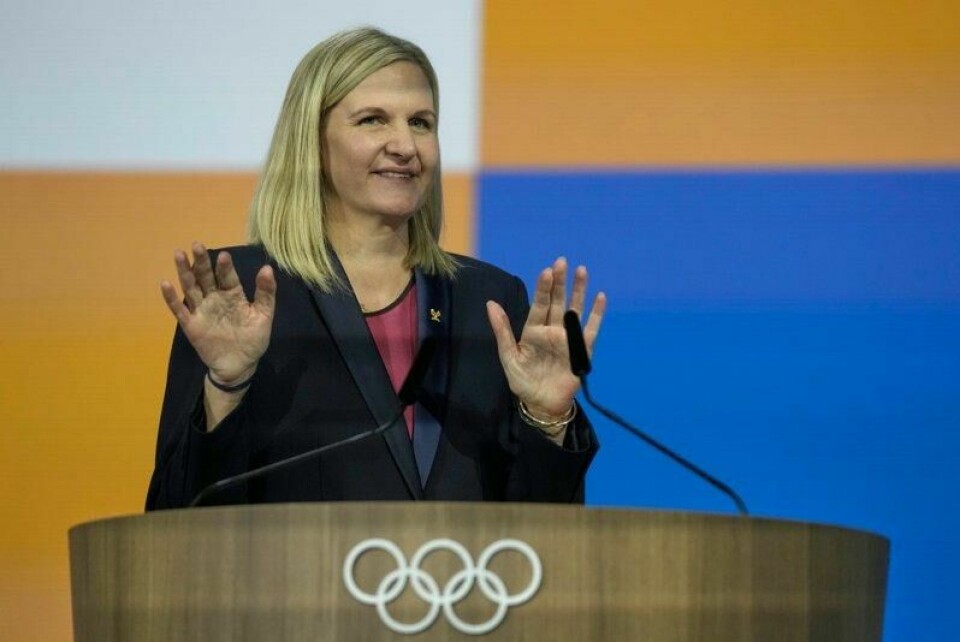 Kirsty Coventry på talerstolen etter at hun ble valgt til ny IOC-president.