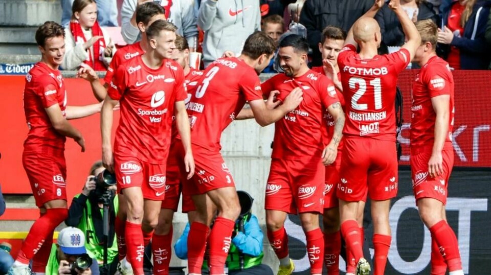 Niklas Castro jubler etter å ha satt inn 1-0 på straffe under eliteseriekampen i fotball mellom Brann og Bodø/Glimt. Foto: Paul S. Amundsen / NTB.