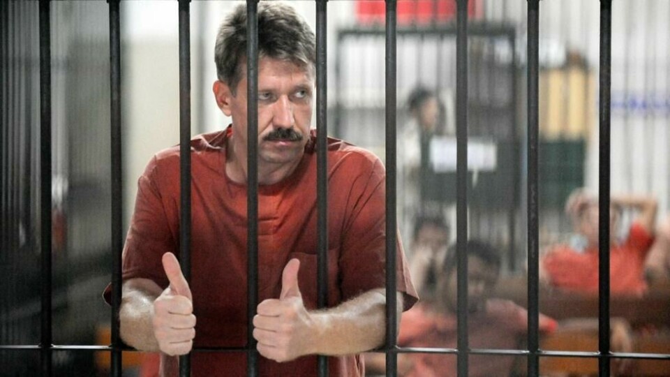 Den russiske våpenselgeren Viktor Bout er tilbake i Russland. Bildet er fra Bangkok i 2009, da han ble lurt i en felle av amerikanske agenter. Den russiske våpenselgeren Viktor Bout er tilbake i Russland. Bildet er fra Bangkok i 2009, da han ble lurt i en felle av amerikanske agenter. Foto: Christophe Archambault / AFP/NTB