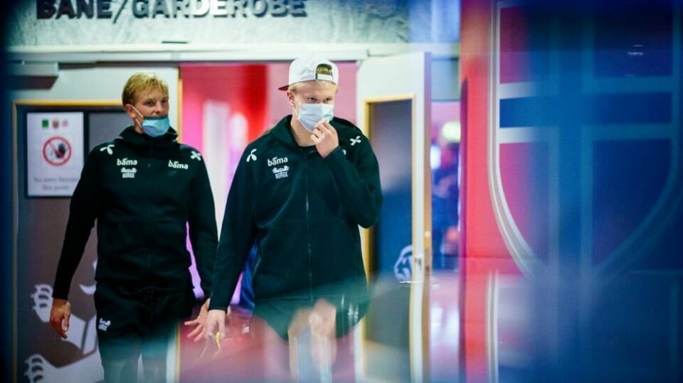 Morten Thorsby og Erling Braut Haaland etter en trening på Ullevaal stadion 9. november 2020. Foto: Stian Lysberg Solum / NTB