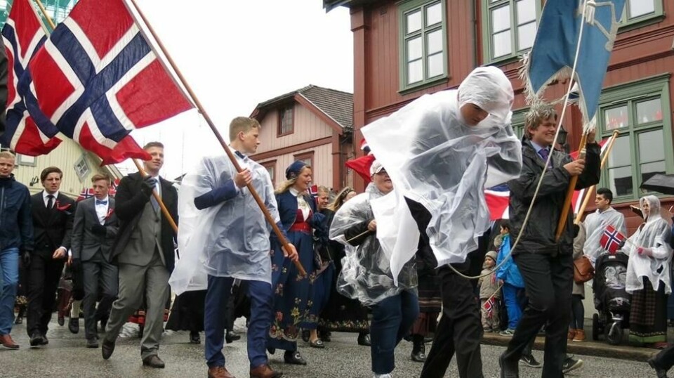 Ifølge meteorologene vil nedbør sitte sitt preg på 17. mai-feiringen neste uke.