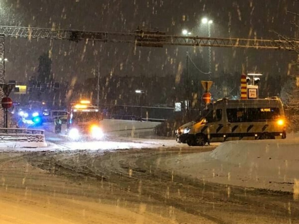De store snømengdene ventes å gi utfordrende forhold for både biltrafikk og kollektivtrafikk.