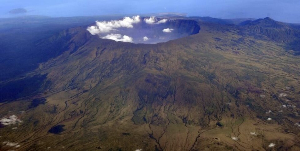 Tamboras 10 kilometer brede og én kilometer dype vulkanske krater. Vulkanen er fortsatt aktiv og var åstedet for det største vulkanutbruddet i moderne til i 1815. Tamboras 10 kilometer brede og én kilometer dype vulkanske krater. Vulkanen er fortsatt aktiv og var åstedet for det største vulkanutbruddet i moderne til i 1815. Foto: Iwan Setiyawan / AP