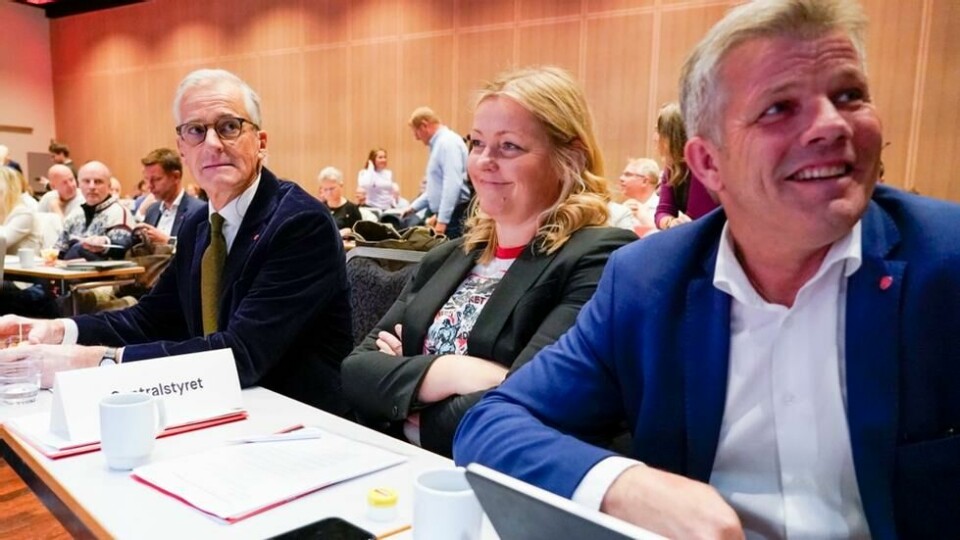 Sture Arntzen vil skifte ut alle tre. F.v.: Partileder og statsminister Jonas Gahr Støres, partisekretær Kjersti Stenseng og nestleder Bjørnar Selnes Skjæran. Sture Arntzen vil skifte ut alle tre. F.v.: Partileder og statsminister Jonas Gahr Støres, partisekretær Kjersti Stenseng og nestleder Bjørnar Selnes Skjæran. Foto: Gorm Kallestad / NTB