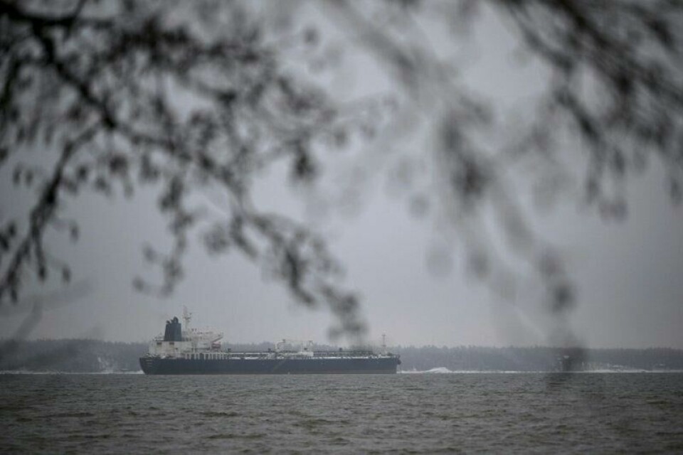 Oljetankeren Eagle S, som er mistenkt i forbindelse med et kabelbrudd i Østersjøen i januar. Nå inngår Finland og Danmark et tettere samarbeid om å beskytte kritisk infrastruktur, og det kan også bli aktuelt å kjøpe inn forsvarsutstyr sammen.