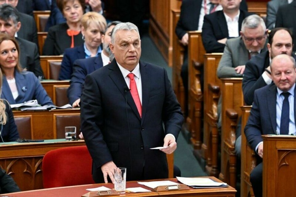 Ungarns statsminister Viktor Orban er på kollisjonskurs med resten av Europa om støtten til Ukraina. Onsdag møter han Frankrikes president Emmanuel Macron i Paris, dagen før EU-toppmøtet samme sted.