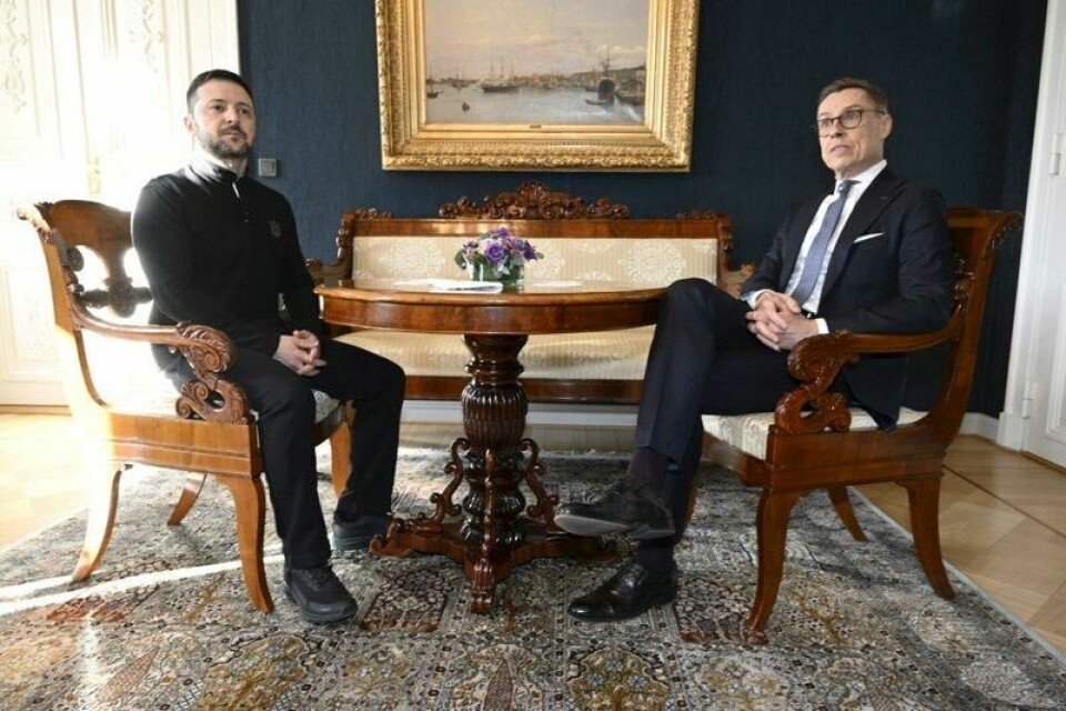 Ukrainas president Volodymyr Zelenskyj (t.v.) på besøk hos Finlands president Alexander Stubb.