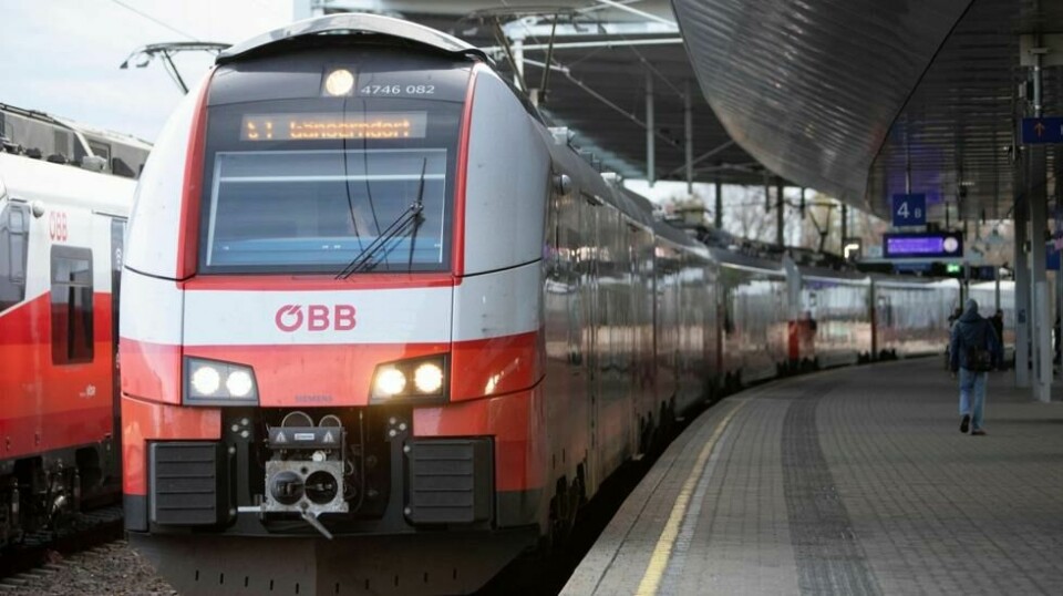 Et tog fra Austrian Federal Railways (OeBB). Illustrasjonsfoto.