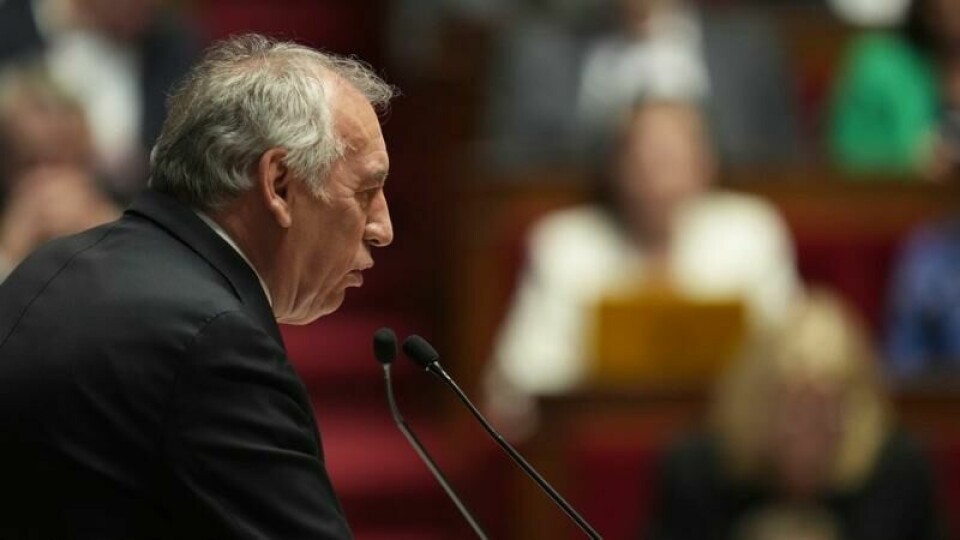 Frankrikes statsminister Francois Bayrou har fått gjennom statsbudsjettet i nasjonalforsamlingen.