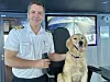 Golden retrieveren Rover (fem måneder) har fått tittelen Chief Dog Officer og tjenestegjør som maskot ombord på verdens største cruiseskip Icon of the Seas. Foto: Royal Caribbian International
