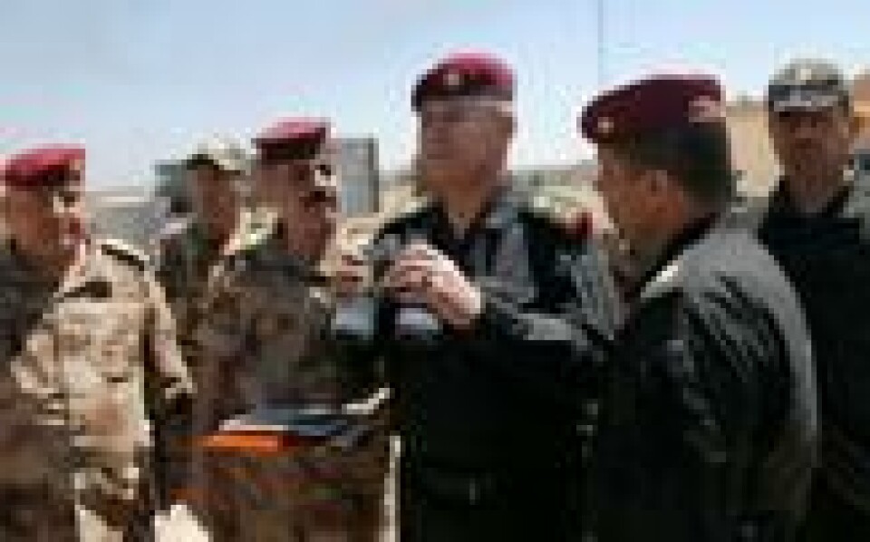 General Abdul Ghani al-Assadi (med kikkert). General Abdul Ghani al-Assadi (med kikkert). Foto: Ahmed Jadallah / Reuters