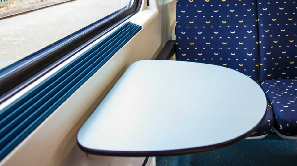 13 av 17 bord på morgentog fra Oslo S hadde høyere mengde mikroorganismer enn det som anses som rent, viser TV 2s stikkprøver. På to av setebordene ble det funnet tarmbakterier. Illustrasjonsfoto: Shutterstock / NTB scanpix