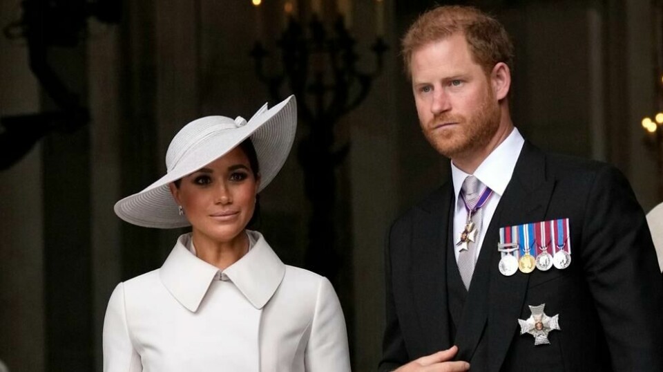 Tidligere ansatte har hevdet at hertuginne Meghan har vært vanskelig å samarbeide med. Nå blir hun tatt i forsvar. Her er Meghan og prins Harry avbildet i 2022.