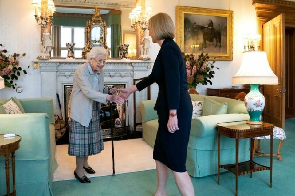 To dager før sin død, tok dronning Elizabeth imot Liz Truss, som nettopp hadde blitt Storbritannias statsminister. To dager før sin død, tok dronning Elizabeth imot Liz Truss, som nettopp hadde blitt Storbritannias statsminister. Foto: Jane Barlow / Pool Photo / AP / File / NTB