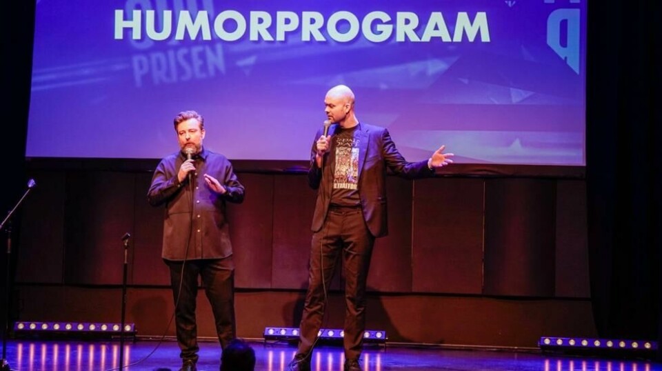 Martin Beyer Olsen (t.v.) og Lars Berrum forlater NRK og tar med sin populære podkast til Podimo. Bildet er fra utdelingen av Humorprisen 2023. Foto: Heiko Junge / NTB
