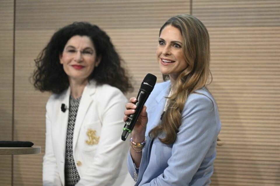 – Som foreldre har vi et ansvar for å hjelpe barna våre med å ta bevisste valg når det gjelder hudpleieprodukter, sier prinsesse Madeleine av Sverige. Her er hun med Weleda-sjef Tina Müller.