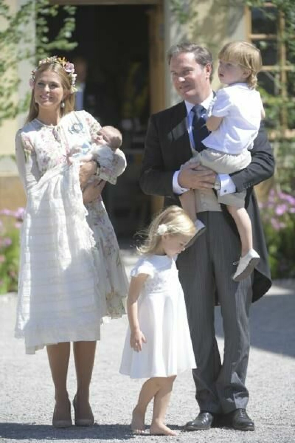 Prinsesse Madeleine er mor til prinsessene Adrienne, Leonore og prins Nicholas. Her er hun dem og ektemannen Christopher O'Neill under dåpen til Adrienne i 2018. Prinsesse Madeleine er mor til prinsessene Adrienne, Leonore og prins Nicholas. Her er hun dem og ektemannen Christopher O'Neill under dåpen til Adrienne i 2018. Foto: Henrik Montgomery/TT / NTB