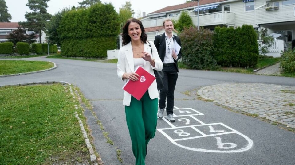 Ap-nestleder Tonje Brenna la mandag fram forslag til nytt partiprogram på Rosenholm skole på Holmlia i Oslo, hvor Brenna selv gikk på skole. Foto: Javad Parsa / NTB
