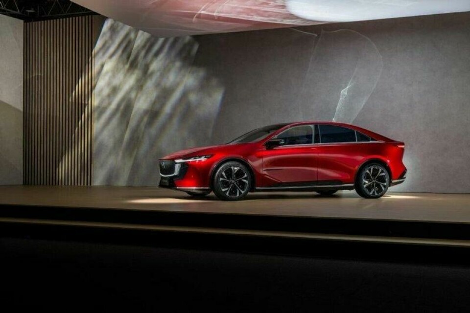 Nye Mazda6e er hele 4,92 meter lang. Nye Mazda6e er hele 4,92 meter lang. Foto: Mazda