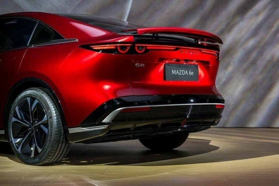 Med det største batteriet er ikke nye Mazda6e en racer på hurtigladeren. Med det største batteriet er ikke nye Mazda6e en racer på hurtigladeren. Foto: Mazda