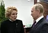 Valentina Matviyenko, talsperson for et av Dumaens kammer, mener Lenins kropp vil bli gravlagt. Her i samtale med president Vladimir Putin. Foto: Sputnik / Reuters