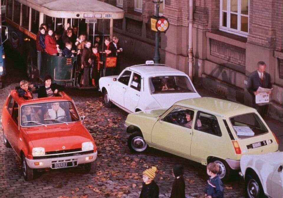 Første generasjon Renault 5 solgte i mer enn 5,5 millioner eksemplarer, fordelt på fem kontinenter fra 1972 til 1985. Renault hevder at det allerede i 1974 fantes en helelektrisk utgave. Første generasjon Renault 5 solgte i mer enn 5,5 millioner eksemplarer, fordelt på fem kontinenter fra 1972 til 1985. Renault hevder at det allerede i 1974 fantes en helelektrisk utgave. Foto: Renault