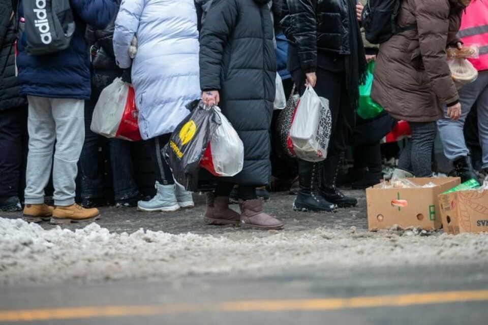 Folk i matkø ved Fattighuset i Oslo.