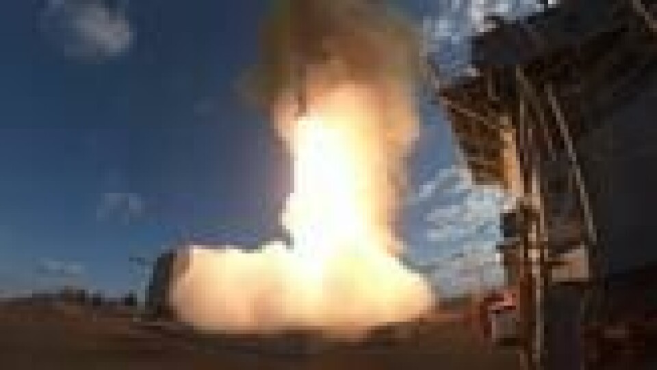 Amerikansk marine tester et Standard Missile (SM) 2 fra oppskytningsdekket til USS Winston S. Churchill i Atlanterhavet 6. april. Scanpix/AFP. Amerikansk marine tester et Standard Missile (SM) 2 fra oppskytningsdekket til USS Winston S. Churchill i Atlanterhavet 6. april. Scanpix/AFP.