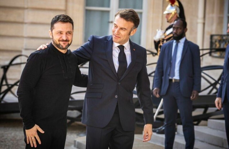 Ukrainas presidenten Volodymyr Zelenskyj tas imot av Frankrikes president Emmanuel Macron som var vert for et toppmøte i Paris torsdag, med tema Ukraina og sikkerhetssituasjonen i Europa.