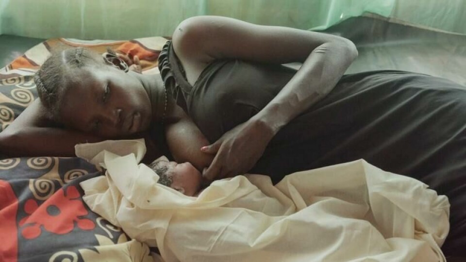Elizabeth Williams har født sitt første barn på en feltklinikk i Sør-Sudan.