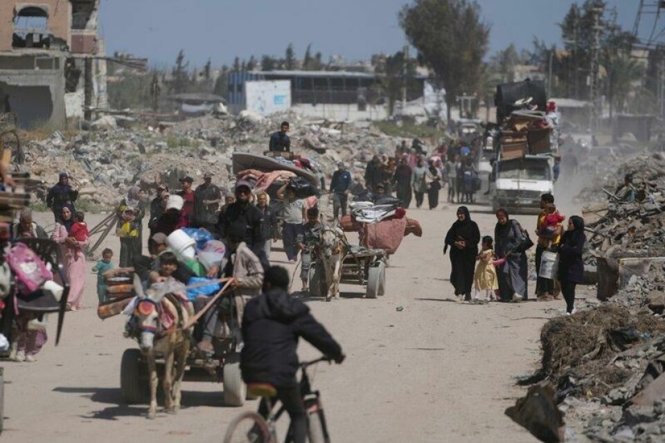 Fordrevne palestinere reiser fra Beit Hanoun til Jabalia i forrige uke, Nå blir alle i Jabalia-området bedt om å reise sørover.