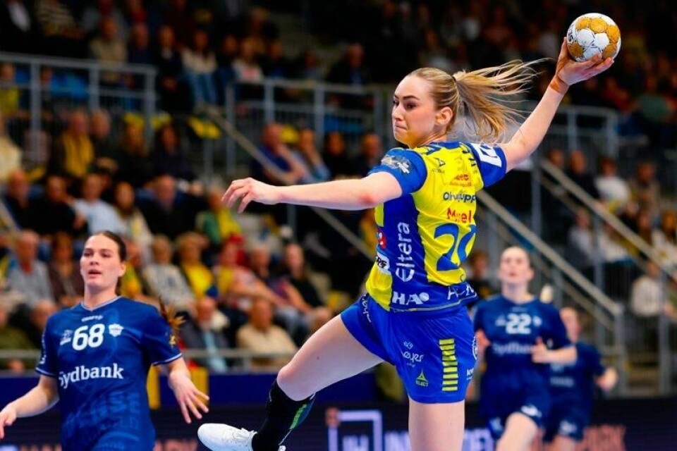Mia Svele bidro til at Storhamar slo Byåsen og er veldig nær sitt første seriemesterskap i håndball.
