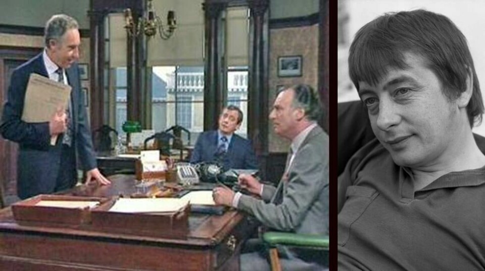 Derek Fowlds ble 82 år, og kunne se tilbake på en innholdsrik skuespillerkarriere. Bildet til venstre er fra BBC-serien Javel, herr statsråd, der Fowlds spilte statsrådens rådgiver (sittende i midten). Han spilte også rådgiveren i oppfølgerserien Javel, herr statsminister.