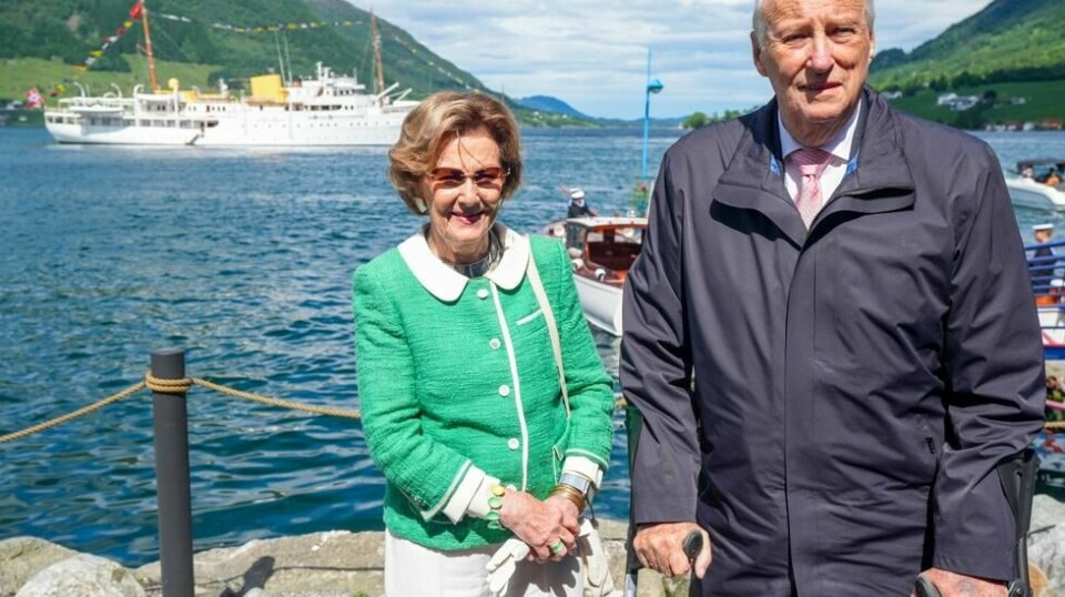 Kong Harald og dronning i Ølen i Vindafjord kommune i Rogaland i forbindelse med fylkesbesøkene til Agder og Rogaland i mai.Foto: Lise Åserud / NTB