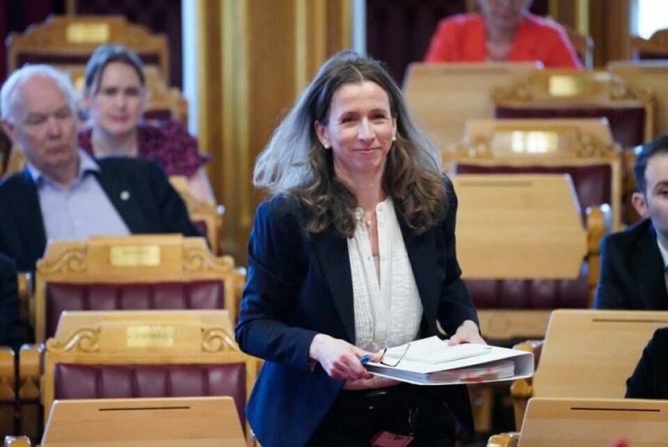 I den muntlige spørretimen onsdag varslet justis- og beredskapsminister Astri Aas-Hansen (Ap) at regjeringen vil kunne innføre en midlertidig lov om bevæpning i politiet, i påvente av et nytt regelverk.