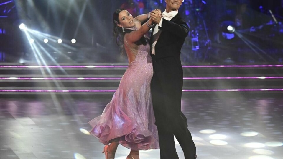 Charlotte Kalla og Tobias Karlsson under den svenske finalen i «Skal vi danse» i 2023. Foto: Jonas Ekströmer/TT / NTB