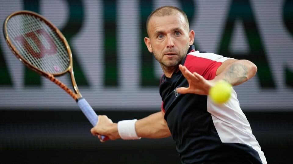 Daniel Evans, her i aksjon under OL, fikk en seig vei mot 2. runde i US Open. Foto: Christophe Ena / AP / NTB
